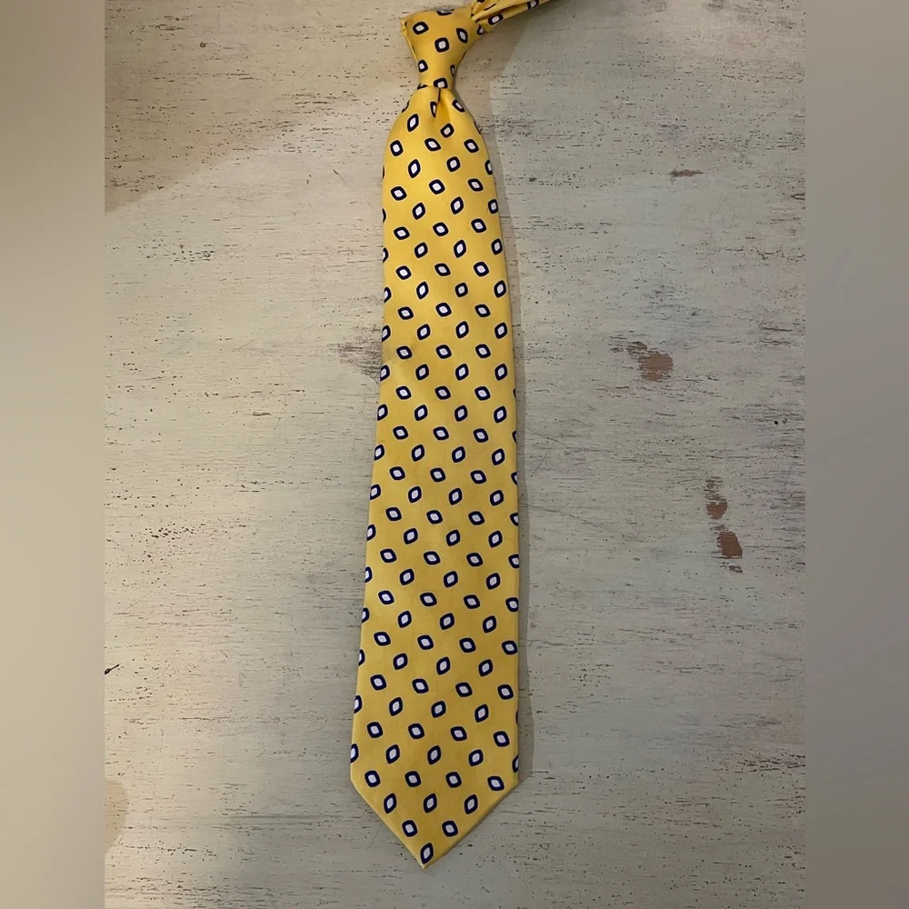 BROOKS BROTHERS MAKERS Hand Made‎ in USA Printed Silk Tie Yellow (Multi)